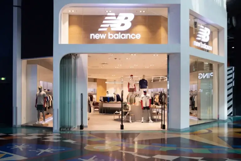 Modern New Balance retail store fit-out and branded shop interior