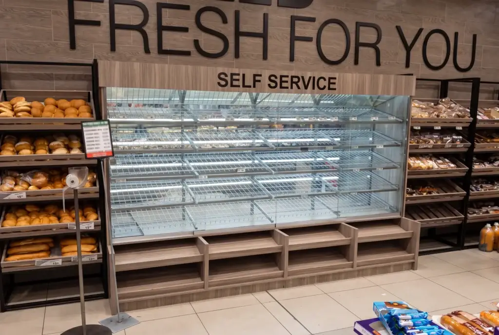 Supermarket bakery display fixtures and self-service retail shelving